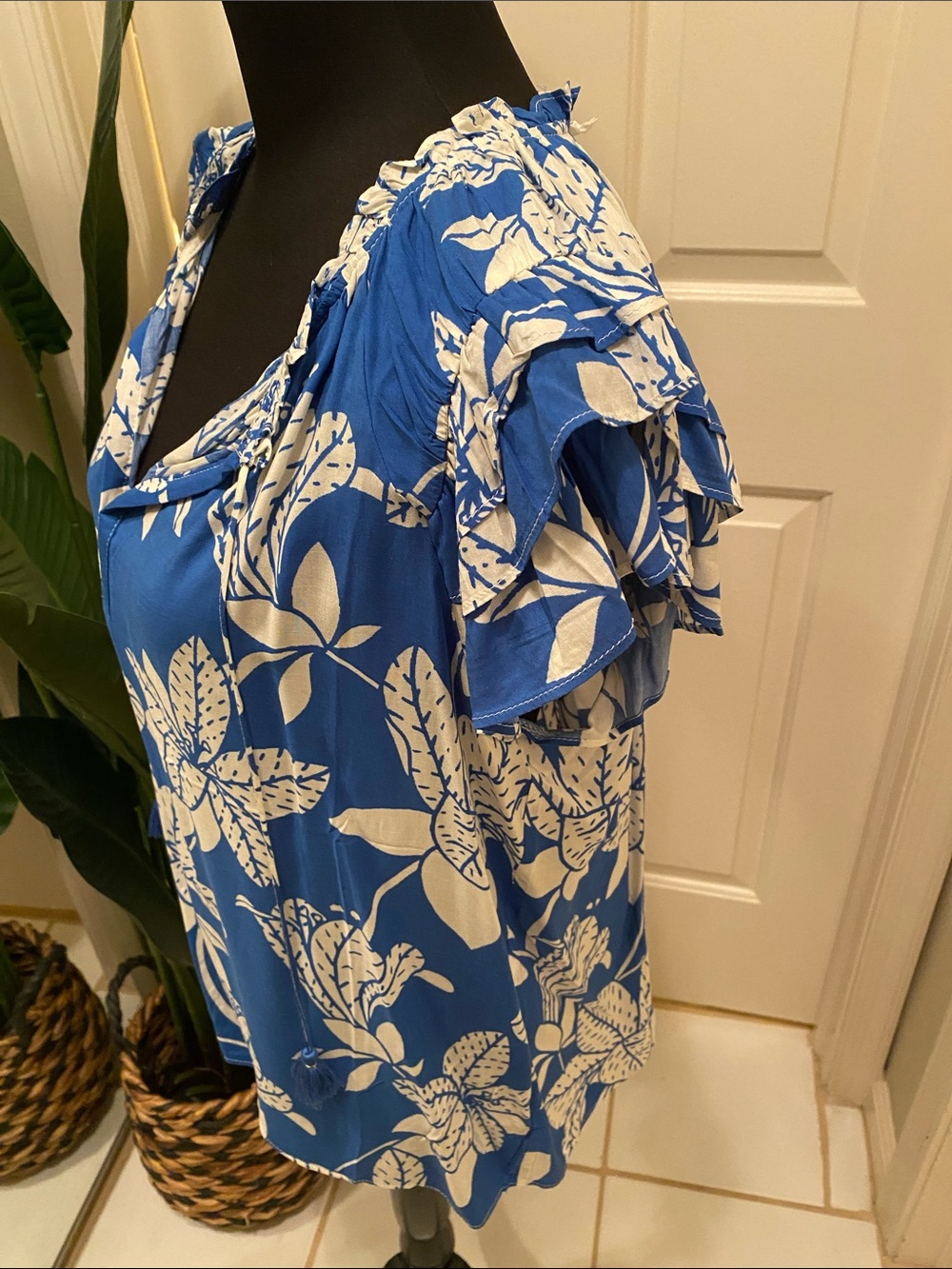 Rose & Olive Blue and White Floral Tie-Front Blouse - Picture 5 of 9